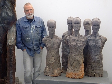 עופר ללוש : "יצירה אמנותית היא כמו תווים. אם הצופה לא "ינגן" את היצירה, היא לא קיימת" (הגדל)