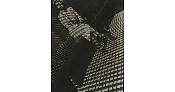 אלכסנדר רודצ'נקו (רוסי, 1891-1956), נערה עם מצלמת (הגדל)